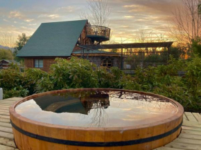 Hermosa casa del árbol con tinaja privada